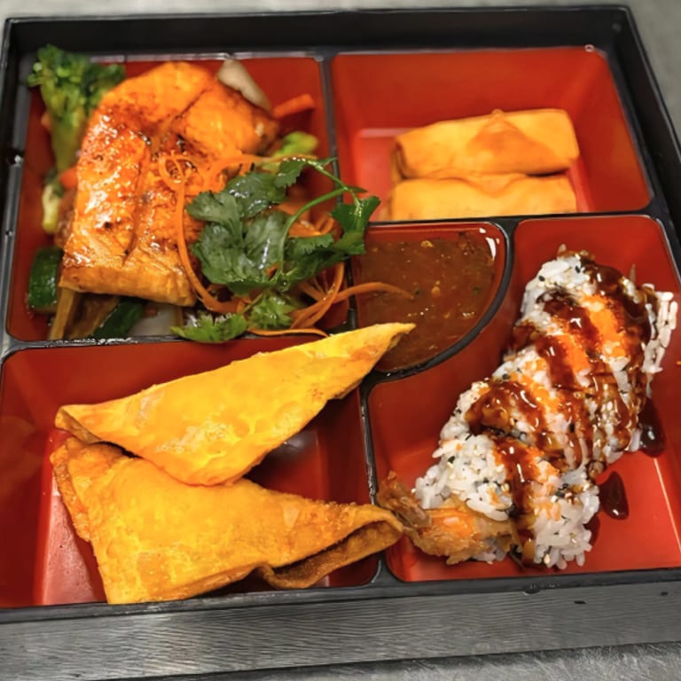 Delicious Spring Rolls: A Tasty Asian Appetizer